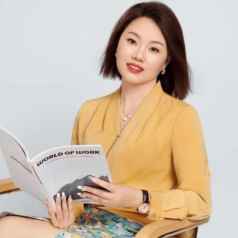 Lea, founder of Fascinating Nails